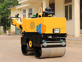 保養(yǎng)小型壓路機(jī)切勿因小失大！